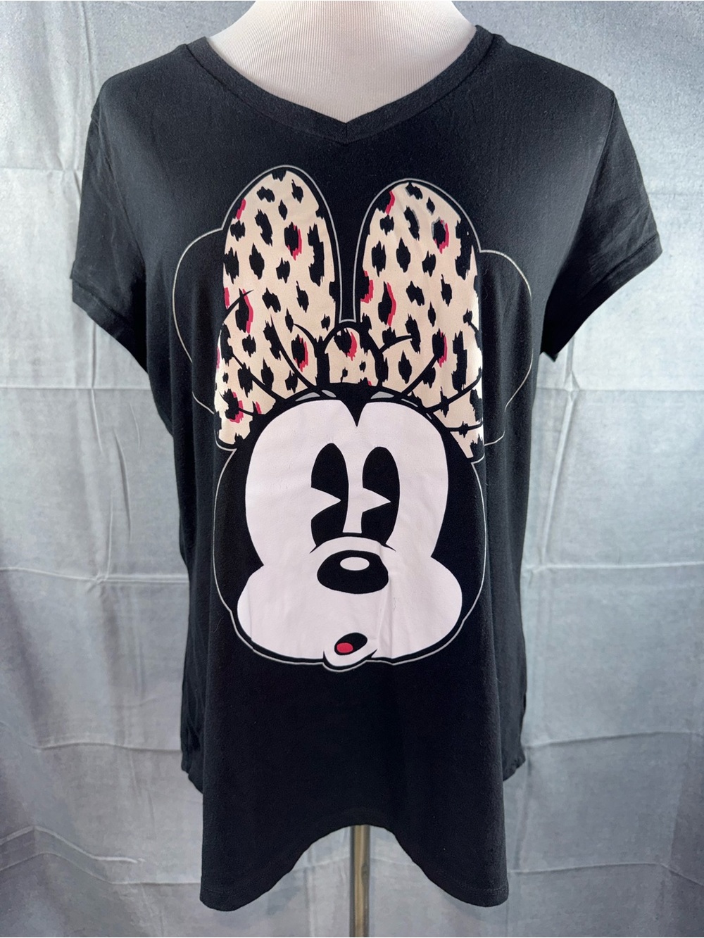 2588-Disney Black Minnie Mouse Graphic Tee with Leopard-Print Bow